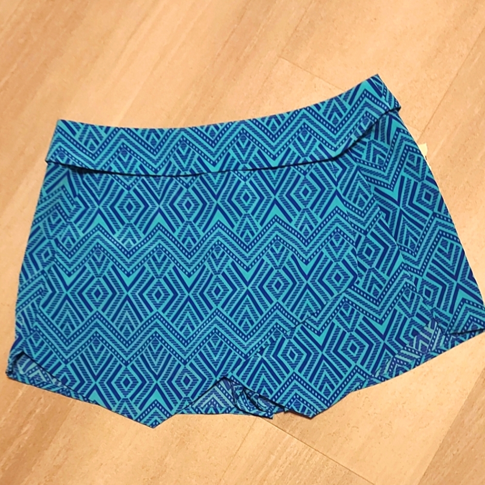 Forever 21 Women’s Teal Blue Aztec Summer Skorts. New With Tags. Size Medium